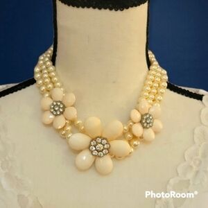 VCLM Retro 1960s Cream Floral Acrylic Glass Pearl Beaded Bridal Necklace